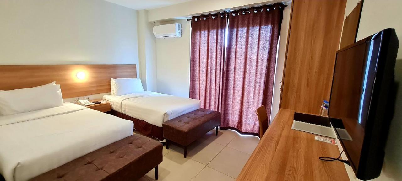 Mango Suites Tuguegarao Extérieur photo